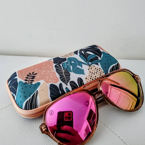 ~~BLENDERS🩷Skyway Sunglasses~~ - Picture 1 of 15